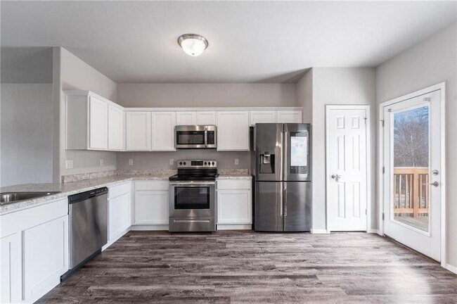 Building Photo - 6601 SW Chestnut Hill Rd