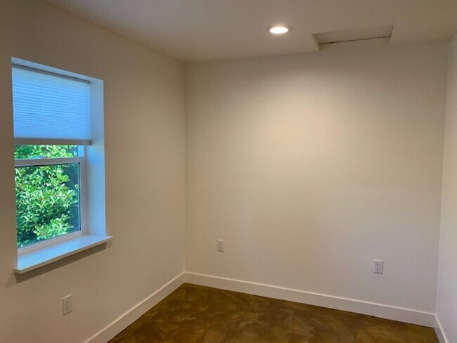 Building Photo - Brand New 2 Bedroom 1 Bath