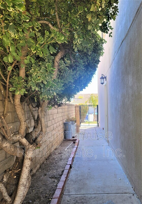 Building Photo - 23423 Vía Boscana