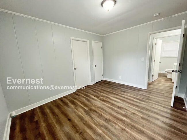Building Photo - 708 Park Dr