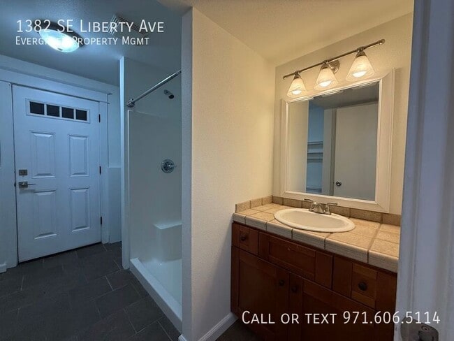 Building Photo - 1382 SE Liberty Ave