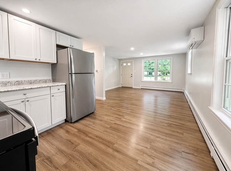 Building Photo - 10 Land of Nod