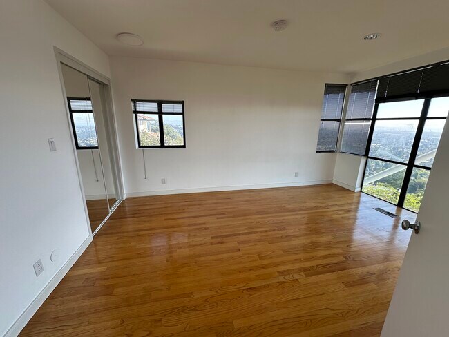 Building Photo - 65 Gravatt Dr
