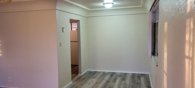 Building Photo - Animal Friendly 2 bed 2 bath