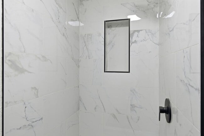 Building Photo - Renovated 3 Bedroom | 2 Full Bath Home