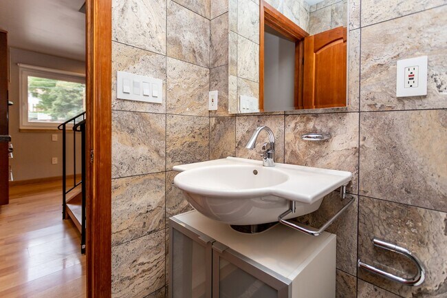 Building Photo - Charming 3-Bed, 2-Bath Home in Manitou Spr...