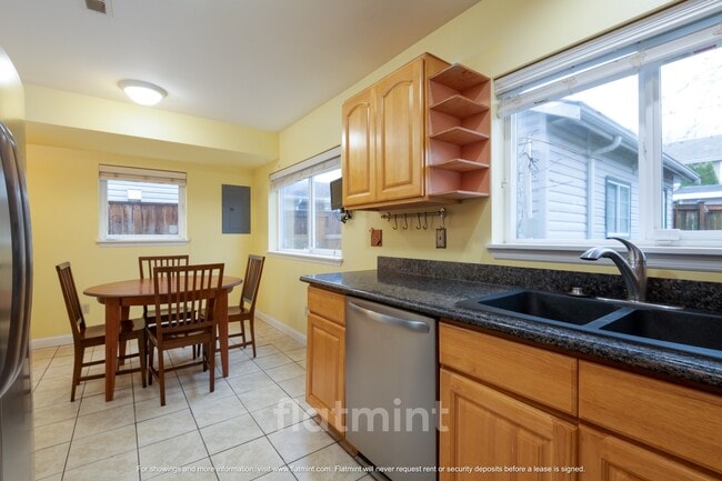 Building Photo - 1728 26th Ave S