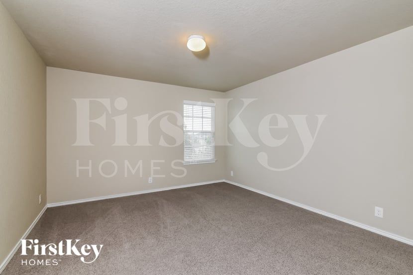 Building Photo - 8952 Hickman Pk