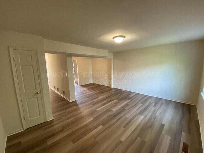 Building Photo - 706 Olde Greenwich Cir