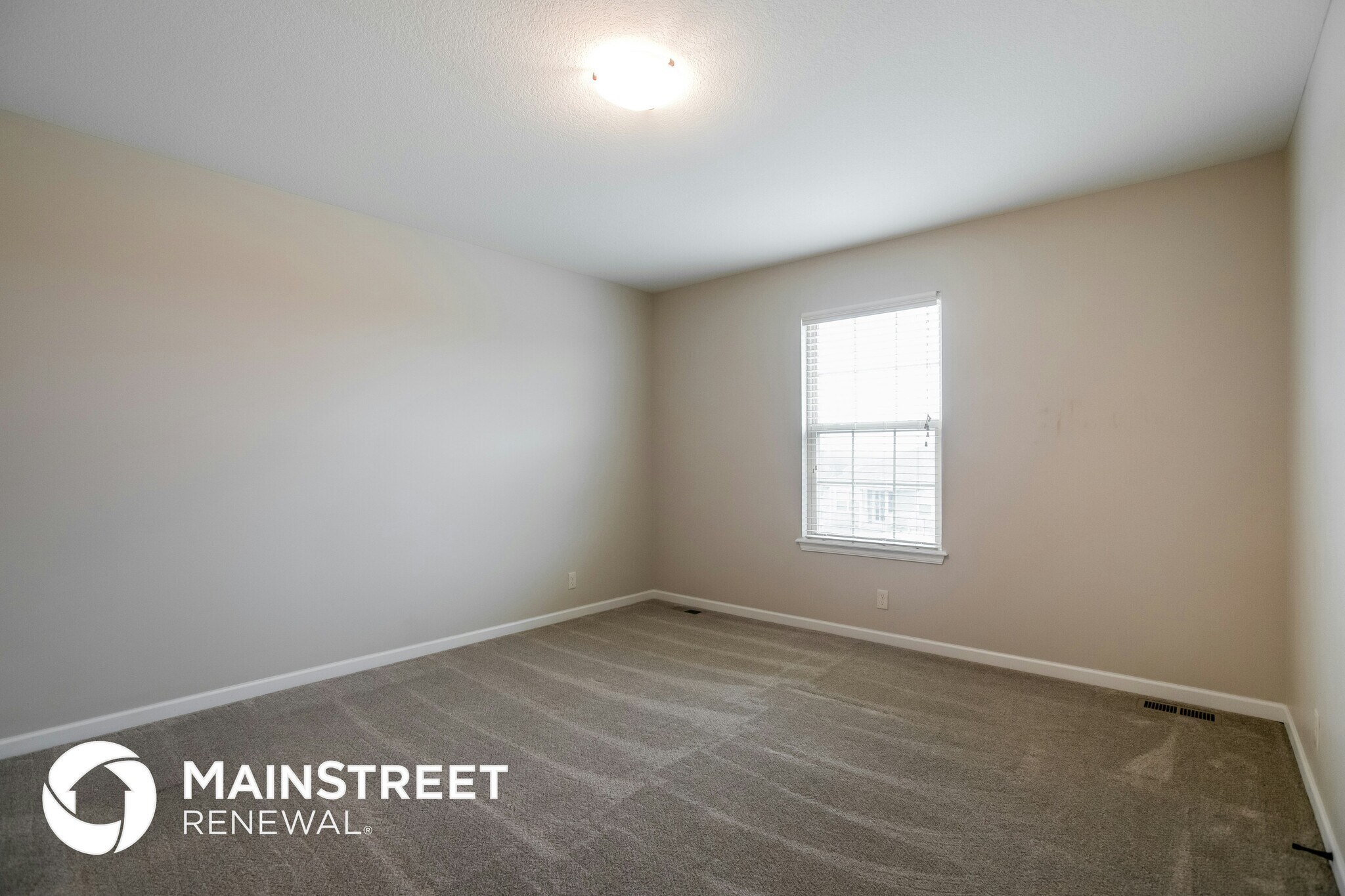 Building Photo - 1305 NW High View Dr