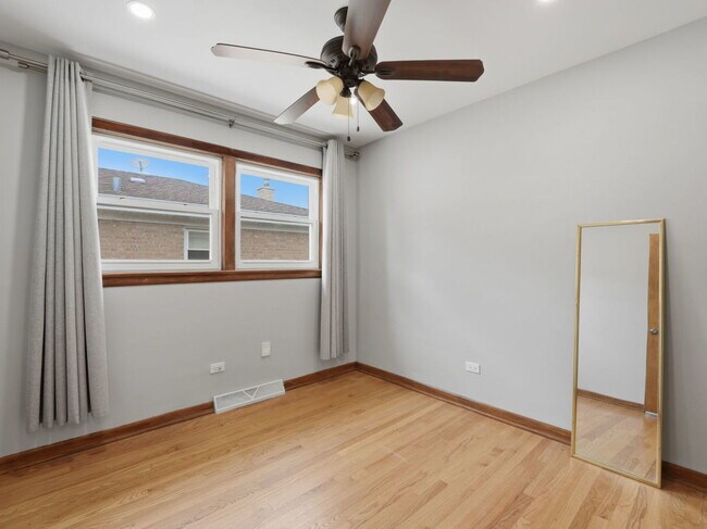 Building Photo - 5023 N Natoma Ave