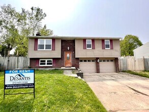 Building Photo - Absolutely Stunning Home! - 3 Bedroom 2 Fu...