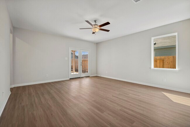 Building Photo - 335 Kingston Wy