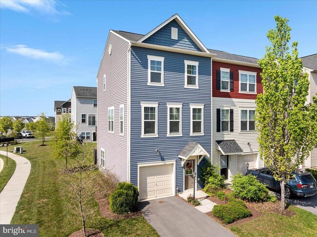 Building Photo - 109 Splendor Gdn Wy