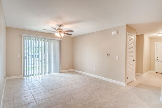 Building Photo - Beautiful 1 Bedroom Apartment in Fort Walton Beach!