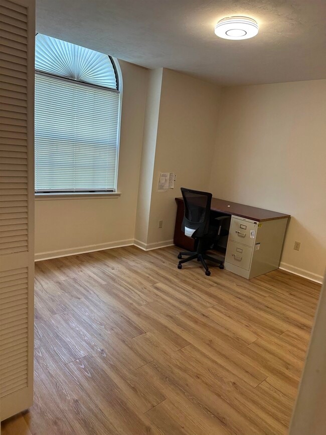 Building Photo - 4436 Stratfordshire Ct