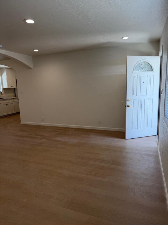 Building Photo - 715 Schafer Rd