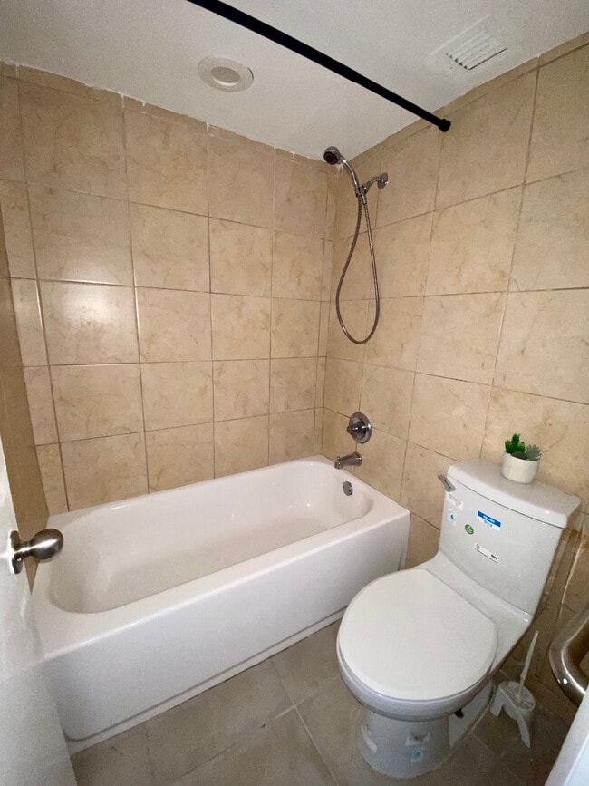 Building Photo - 750 NE 64th St