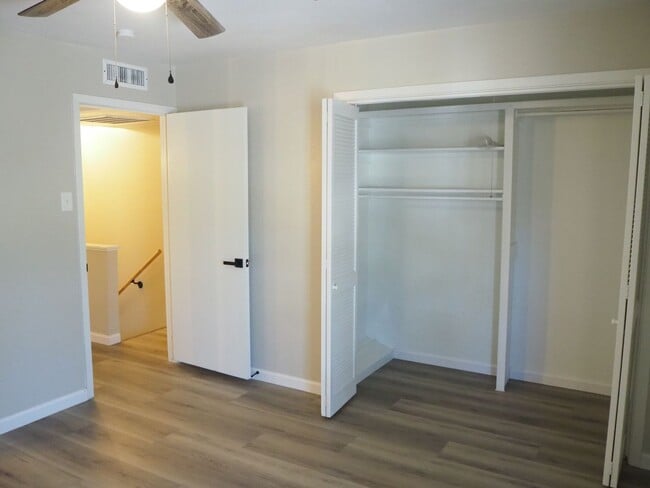 Building Photo - 962 S Weatherred Dr