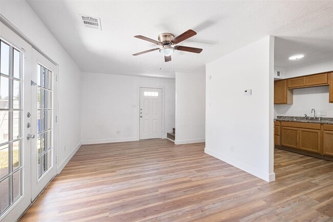 Building Photo - 2217 Mission Hill Dr