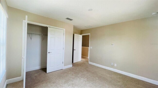 Building Photo - 1033 Vinsetta Cir