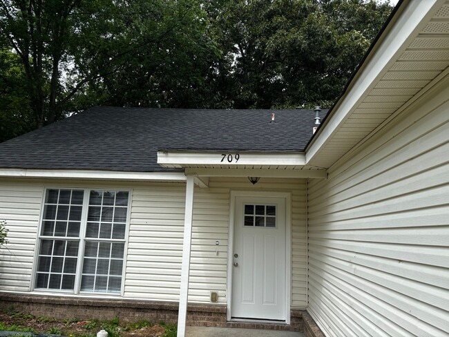 Building Photo - 709 Crescent Cove