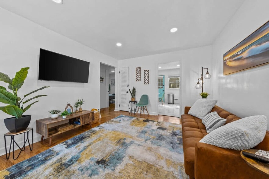 Primary Photo - 172 Cherry St