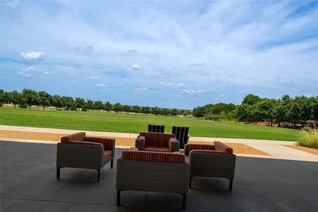 Building Photo - 808 Parkland Dr