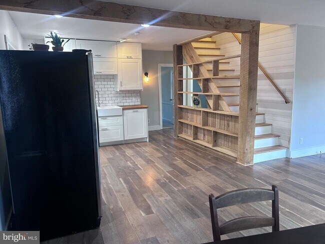 Building Photo - 132 Pinecrest Ln