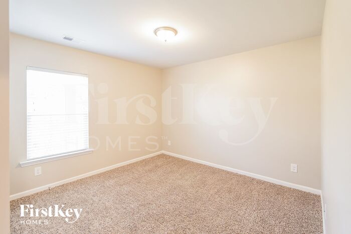 Building Photo - 758 Redbud Ln