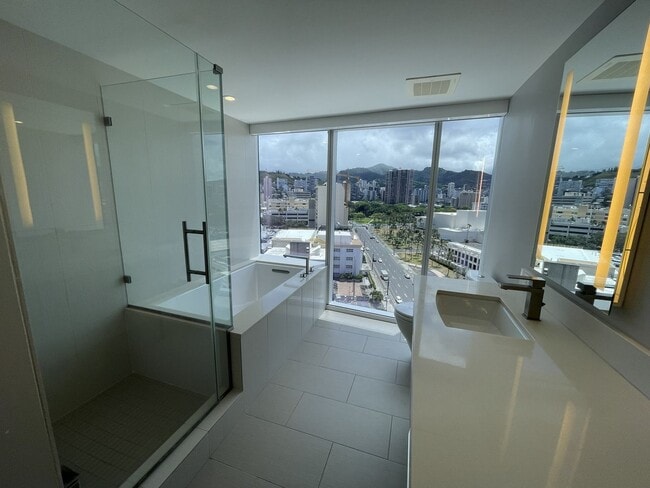Building Photo - Symphony 1603