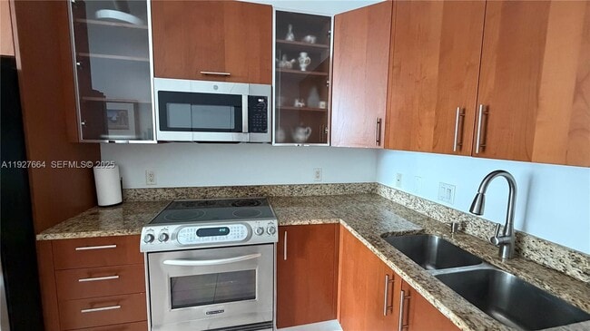 Building Photo - 1945 S Ocean Dr