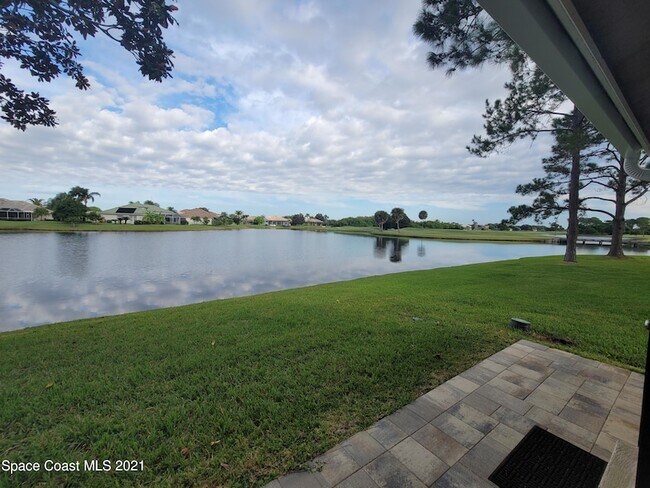 Building Photo - 912 Ridge Lake Dr