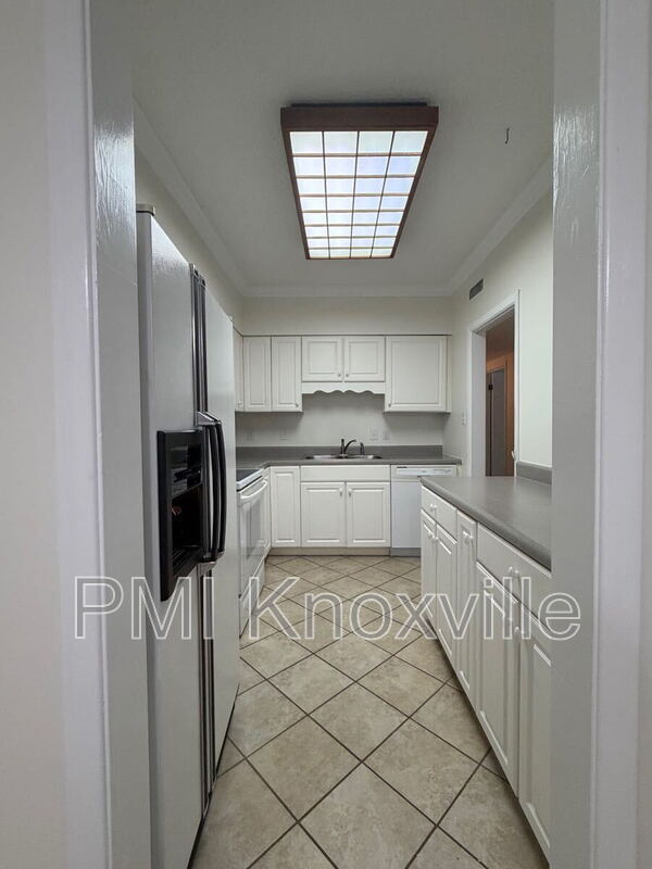 Building Photo - 5709 Lyons View Pike