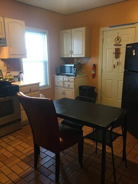 Building Photo - 6 Wise St