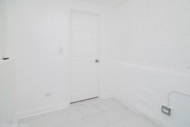 Building Photo - 1101 N Christiana Ave