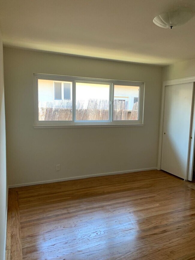 Building Photo - G1 | 139-141 Hobart Avenue