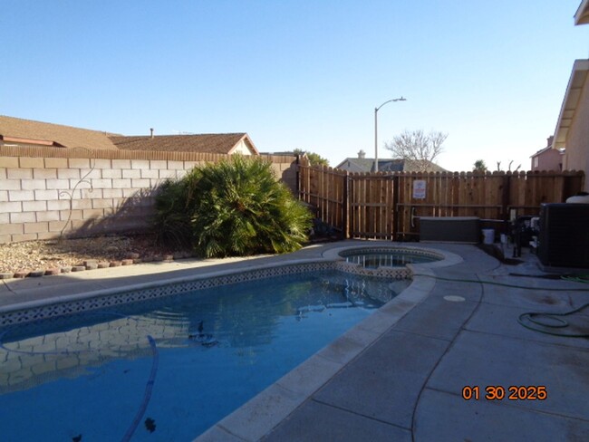 Building Photo - Rosamond 3 Bedroom Pool Home