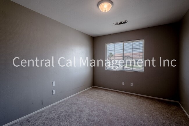 Building Photo - 4 Bedroom/2 Bath Home in the Southwest - $2495 per month!