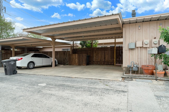 Building Photo - 10958 Crown Park