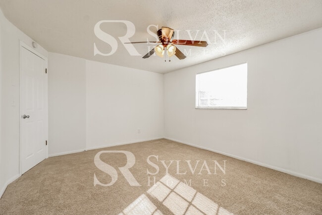Building Photo - Lovely 2BR 1BA updated home