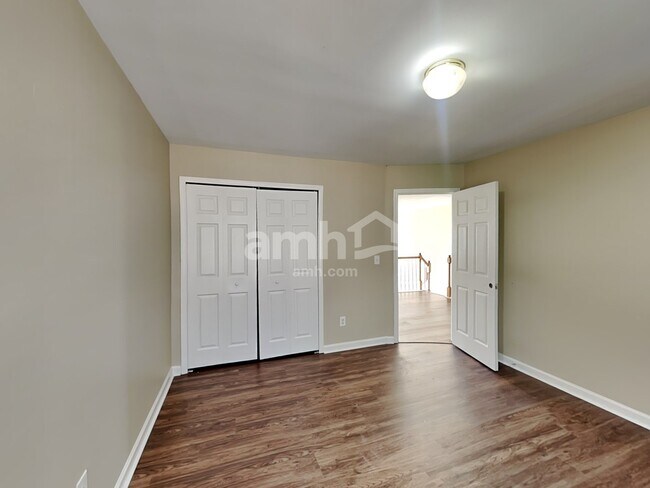 Building Photo - 9740 Lakemoore Cv