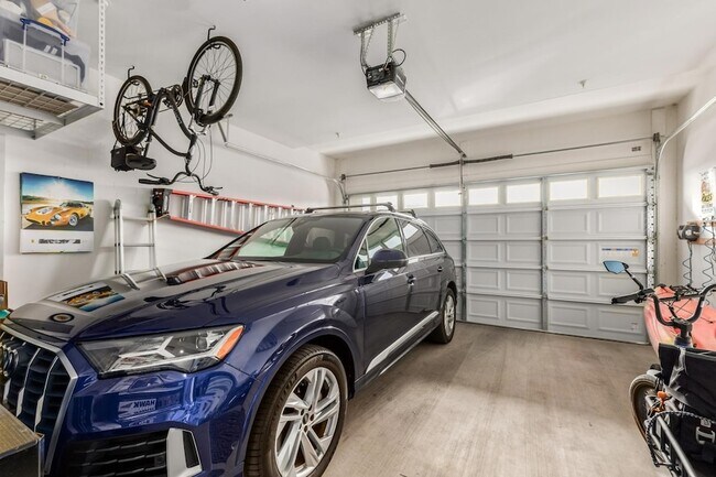 Building Photo - 16510 N 92nd St