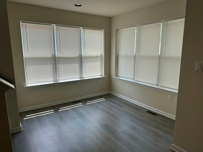 Building Photo - 124 High Pointe Dr