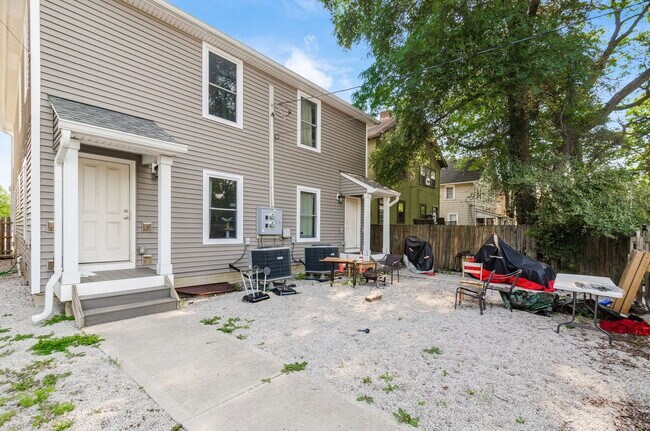 Building Photo - 421 E 18th Ave