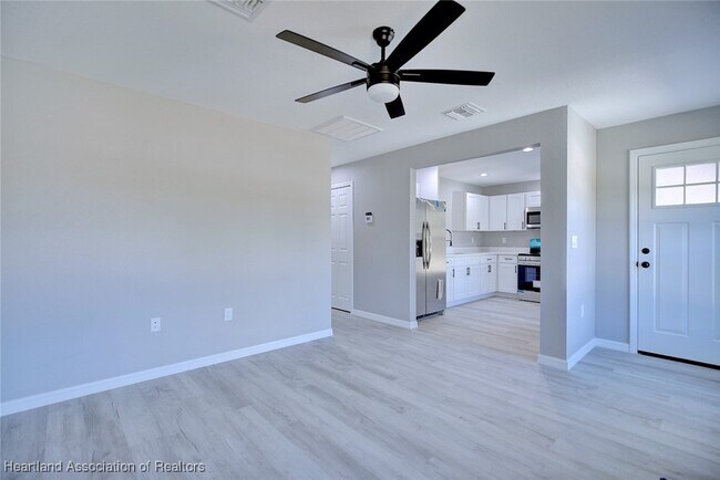 Building Photo - 293 Lincoln Rd NE