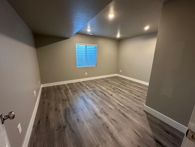 Building Photo - 1429 3500 W