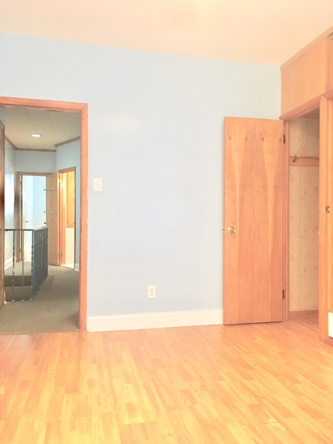 Building Photo - Beautiful 3-Bed/1-Bath Townhouse in Girard Estates/East Passyunk! Available Mid-August!