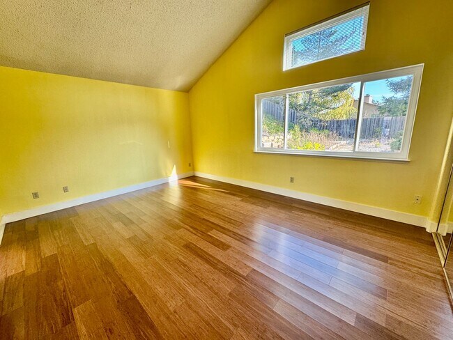 Building Photo - Spacious 4 Bed/2Ba Home in Richmond with Large Backyard!