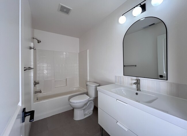 Building Photo - Modern Craftsman 4 Bedroom Home!